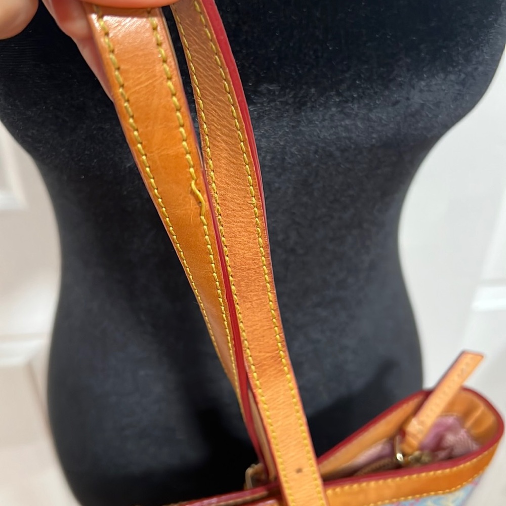 GUC beautiful Dooney & Bourke Handbag 👜 - Picture 14 of 17